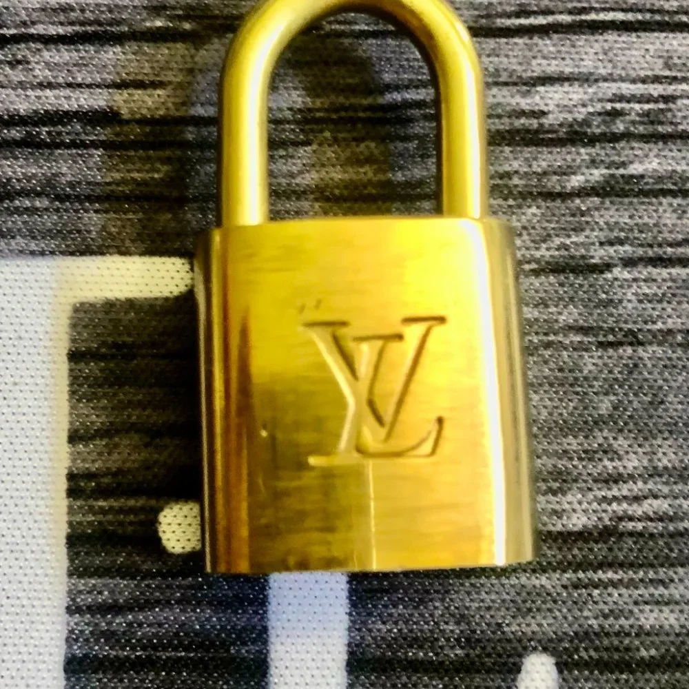 Louis Vuitton Lock and Key - Picture 3 of 5
